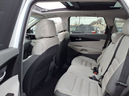 Used 2017 Kia Sorento SX image 17