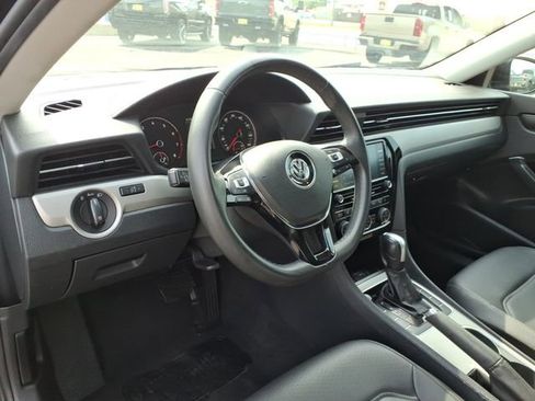 Used 2021 Volkswagen Passat 2.0T SE FWD image 19