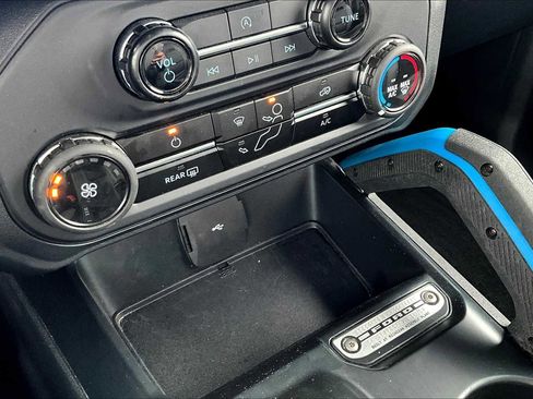 Certified 2024 Ford Bronco Black Diamond image 29