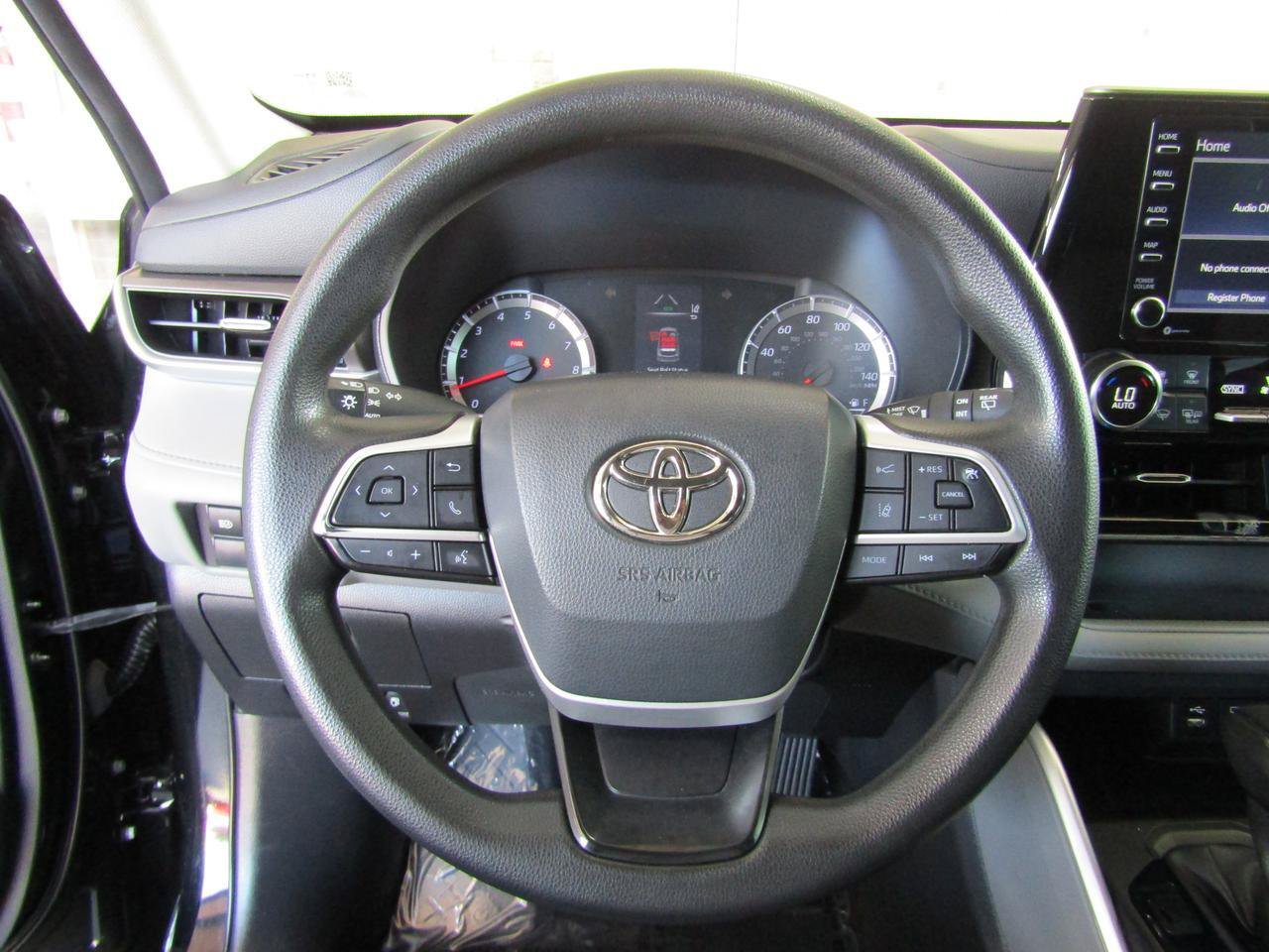 Used 2022 Toyota Highlander L FWD image 13