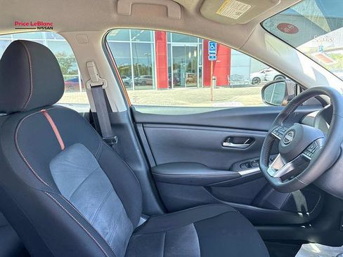 Used 2025 Nissan Sentra SR FWD image 9