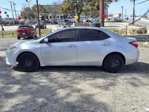 Used 2016 Toyota Corolla LE FWD image 4