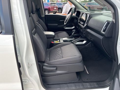 Used 2025 Nissan Frontier SV w/ SV Convenience Package image 20