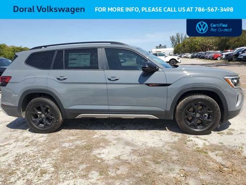 Used 2024 Volkswagen Atlas Peak Edition SE AWD/4WD image 12
