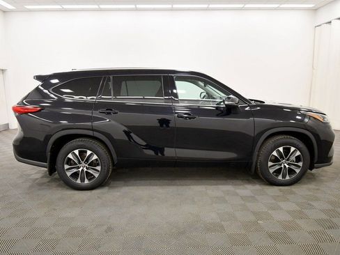 Used 2020 Toyota Highlander XLE image 9