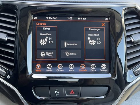 Used 2019 Jeep Cherokee Limited AWD/4WD image 28
