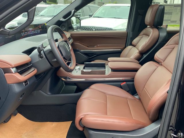 New 2027 Lincoln Navigator Reserve AWD/4WD image 10