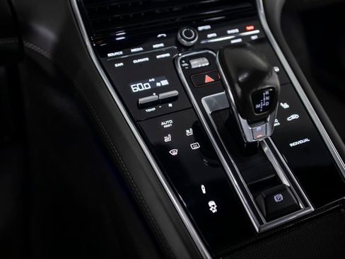 Used 2018 Porsche Panamera Turbo S Executive image 40