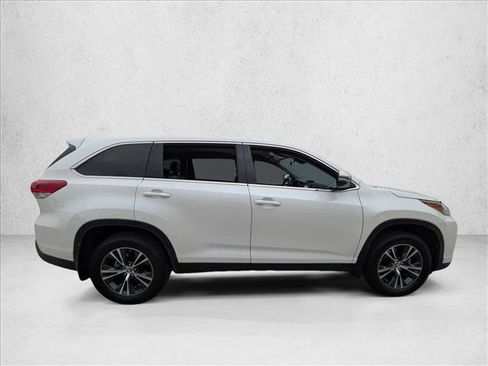 Used 2019 Toyota Highlander Plus image 4