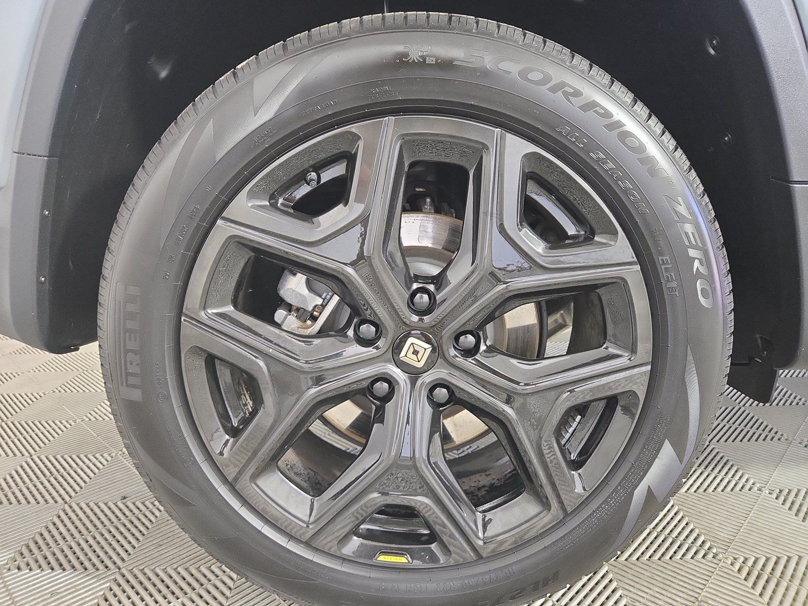 Used 2024 Rivian R1T Adventure Dual AWD/4WD image 12