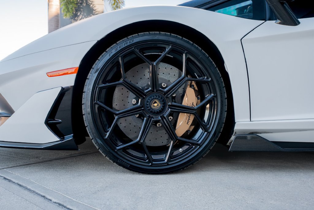 Used 2019 Lamborghini Aventador SVJ AWD/4WD image 14