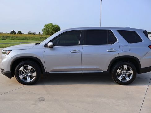 Used 2023 Honda Pilot EX-L image 2