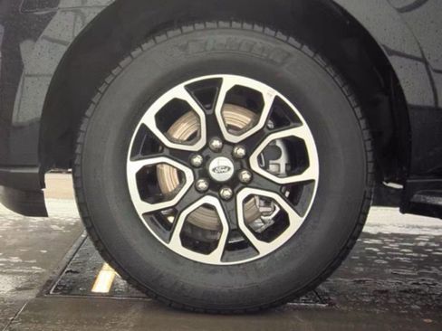 Used 2023 Ford Expedition XLT image 23