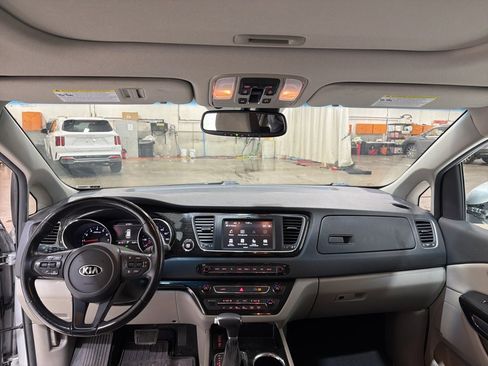 Used 2019 Kia Sedona SX image 15