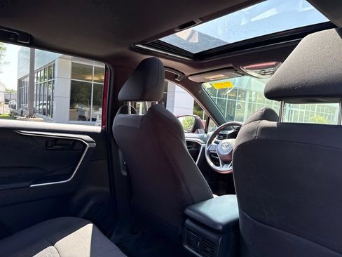 Used 2021 Toyota RAV4 SE w/ Weather & Moonroof Package AWD/4WD image 9