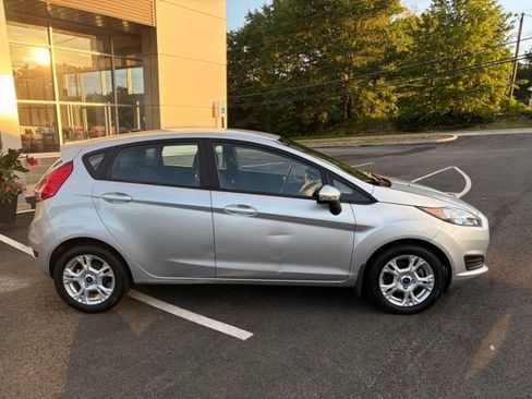 Used 2016 Ford Fiesta SE w/ Cold Weather Package FWD image 2