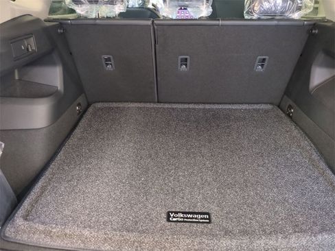 New 2026 Volkswagen Tiguan SE image 32