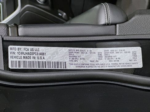 Used 2023 Jeep Grand Cherokee Altitude AWD/4WD image 12