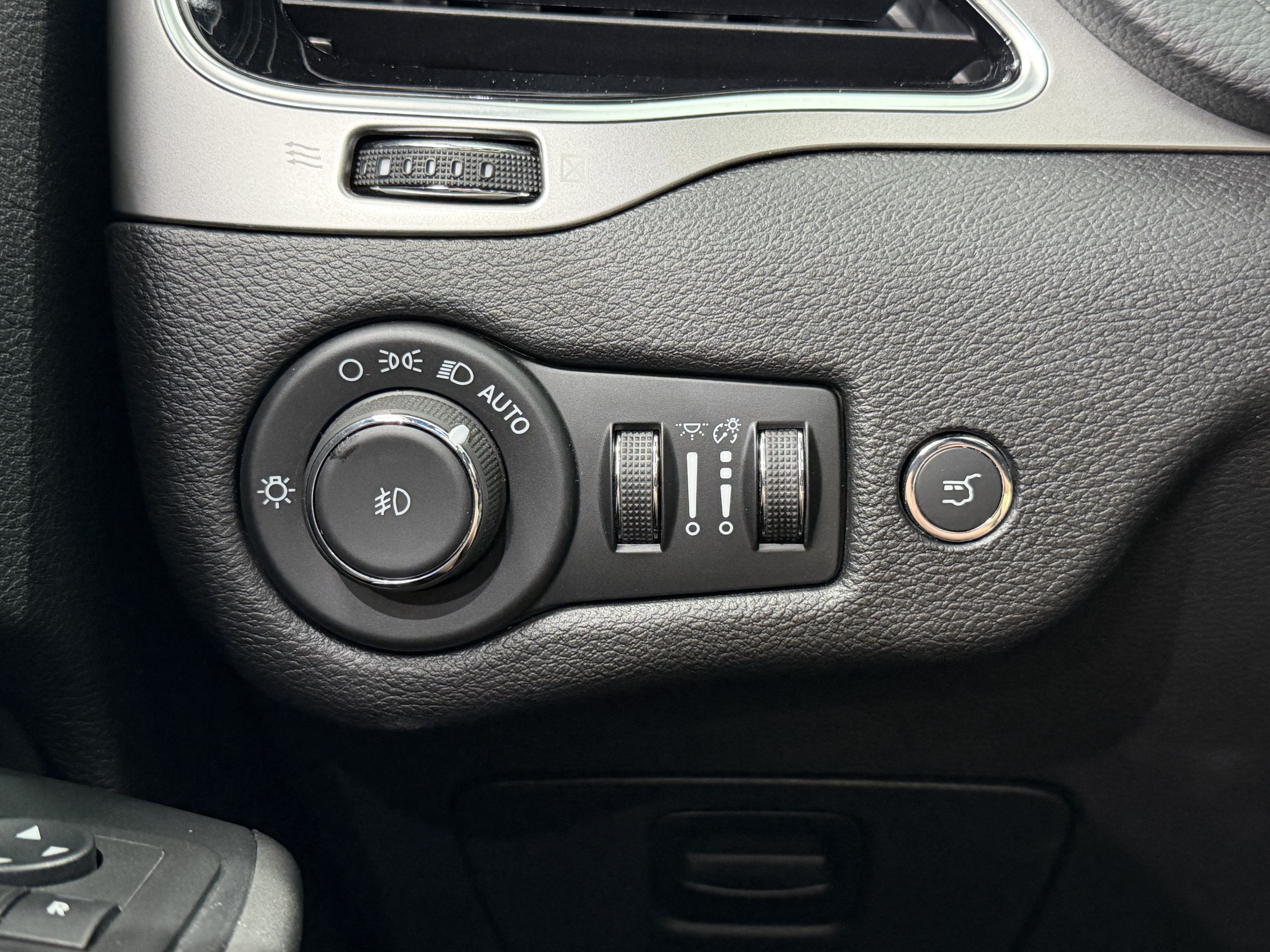 Used 2021 Jeep Cherokee Latitude Lux 80th Anniv w/ Quick Order Package 26U 80TH AWD/4WD image 47