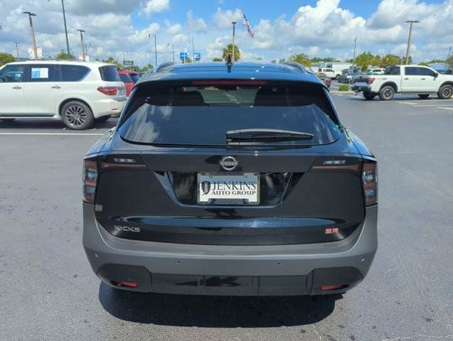 Certified 2025 Nissan Kicks SR FWD image 7