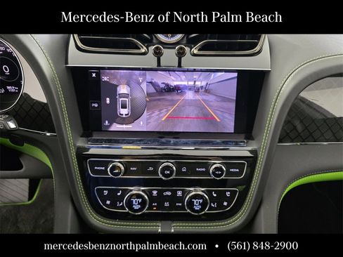 Used 2025 Bentley Bentayga image 23