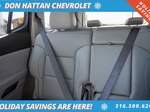 Used 2023 GMC Acadia SLT image 18