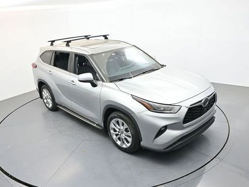 Used 2021 Toyota Highlander Limited AWD/4WD image 32