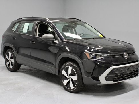 Used 2025 Volkswagen Taos S AWD/4WD image 1