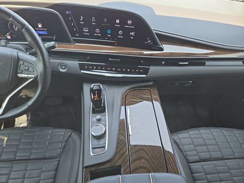 Used 2023 Cadillac Escalade Sport Platinum w/ LPO, ONYX Package AWD/4WD image 11