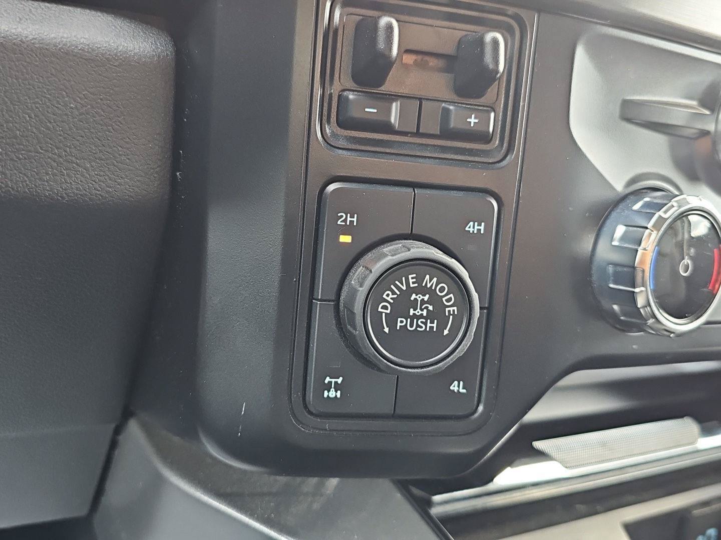 Used 2023 Ford F250 Lariat w/ Lariat Ultimate Package AWD/4WD image 24