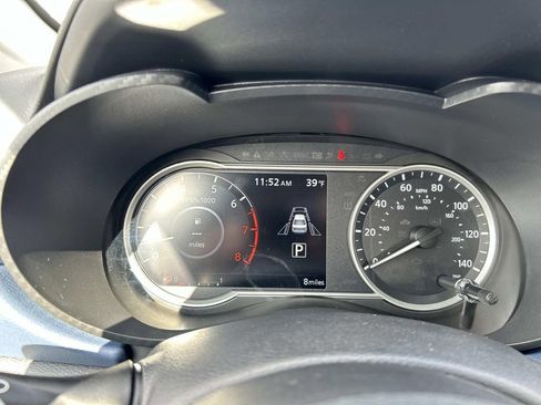 Used 2025 Nissan Versa SV w/ Trunk Package image 27