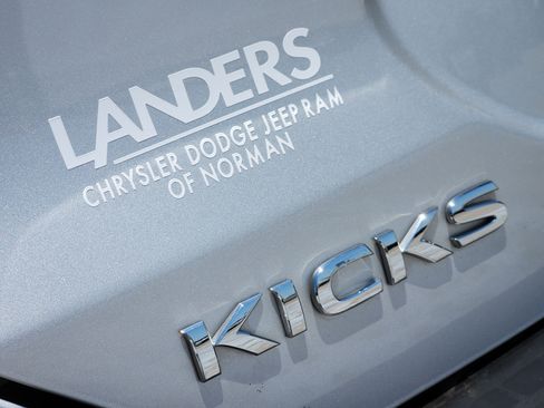 Used 2020 Nissan Kicks S FWD image 12