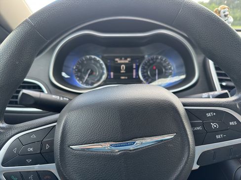 Used 2015 Chrysler 200 Limited FWD image 5