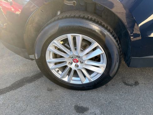 Used 2017 Jaguar F-PACE Prestige image 5