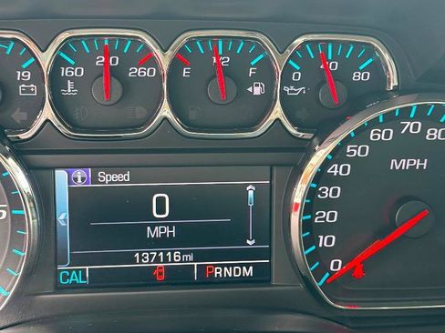 Used 2015 Chevrolet Suburban LT RWD image 18