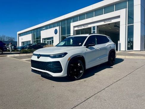 New 2026 Volkswagen Tiguan SE R-Line FWD image 1
