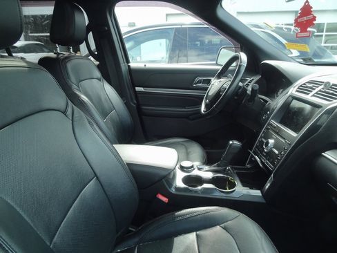 Used 2019 Ford Explorer Sport w/ Equipment Group 401A image 9