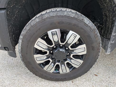Used 2025 GMC Sierra 2500 Denali w/ Technology Package AWD/4WD image 10
