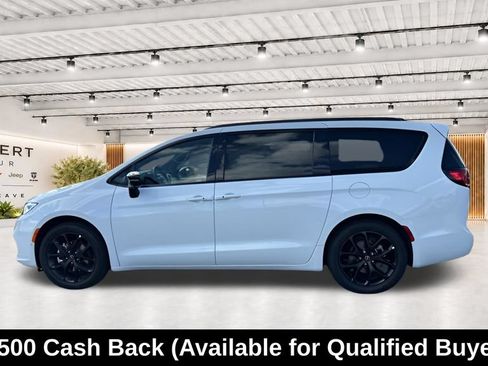 New 2026 Chrysler Pacifica Select w/ S Appearance Package FWD image 5