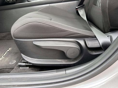 Used 2023 Hyundai Elantra SEL w/ Convenience Package FWD image 10