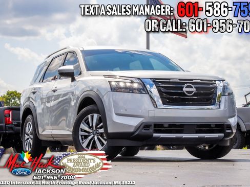 Used 2025 Nissan Pathfinder SL AWD/4WD image 1
