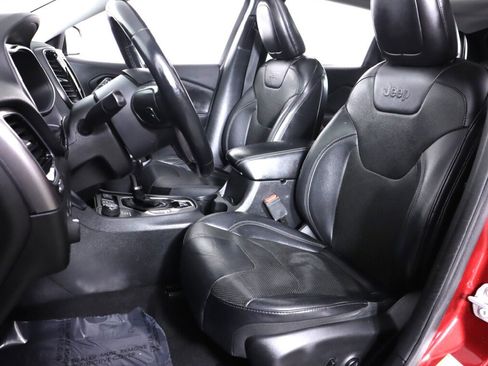 Used 2019 Jeep Cherokee Limited AWD/4WD image 36