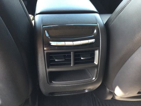 Used 2018 Cadillac XT5 Premium Luxury FWD image 13