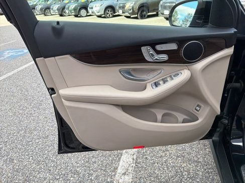 Used 2021 Mercedes-Benz GLC 300 4MATIC image 38