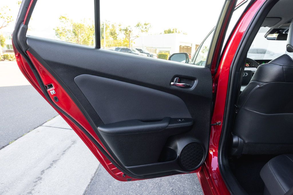 Used 2018 Toyota Prius Three Touring FWD image 27