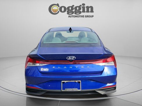 Used 2023 Hyundai Elantra SEL w/ Convenience Package FWD image 3