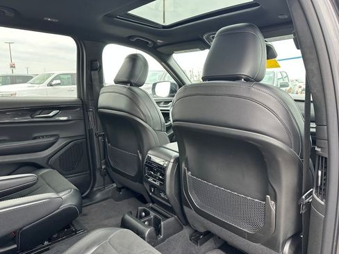 Used 2023 Jeep Grand Cherokee L Laredo AWD/4WD image 16