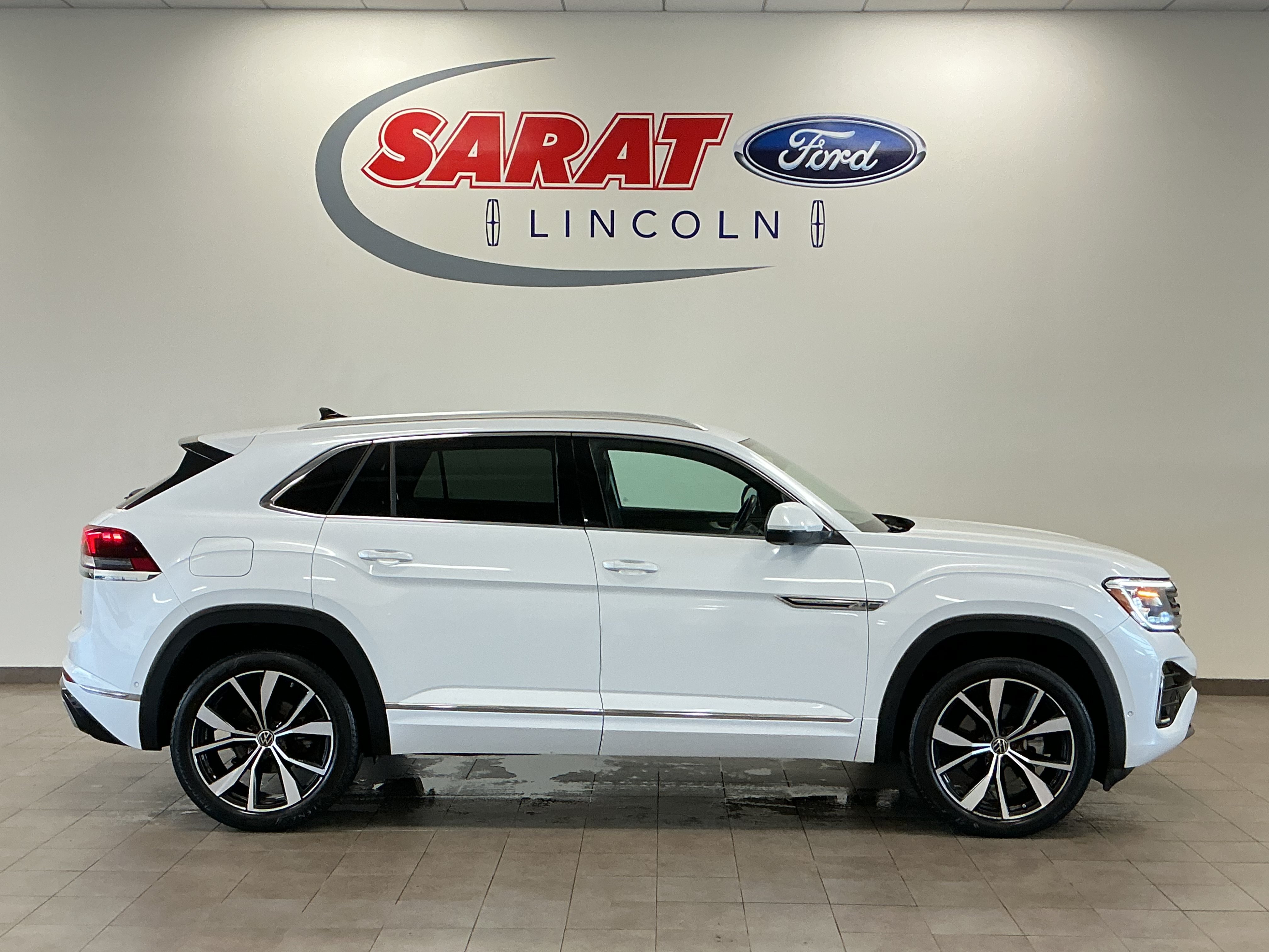Used 2024 Volkswagen Atlas Cross Sport SEL Premium R-Line AWD/4WD image 1