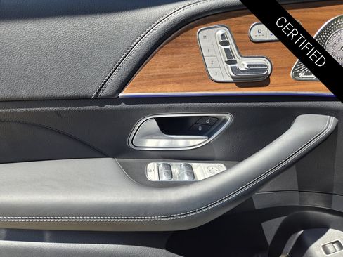 Used 2024 Mercedes-Benz GLS 580 4MATIC image 19