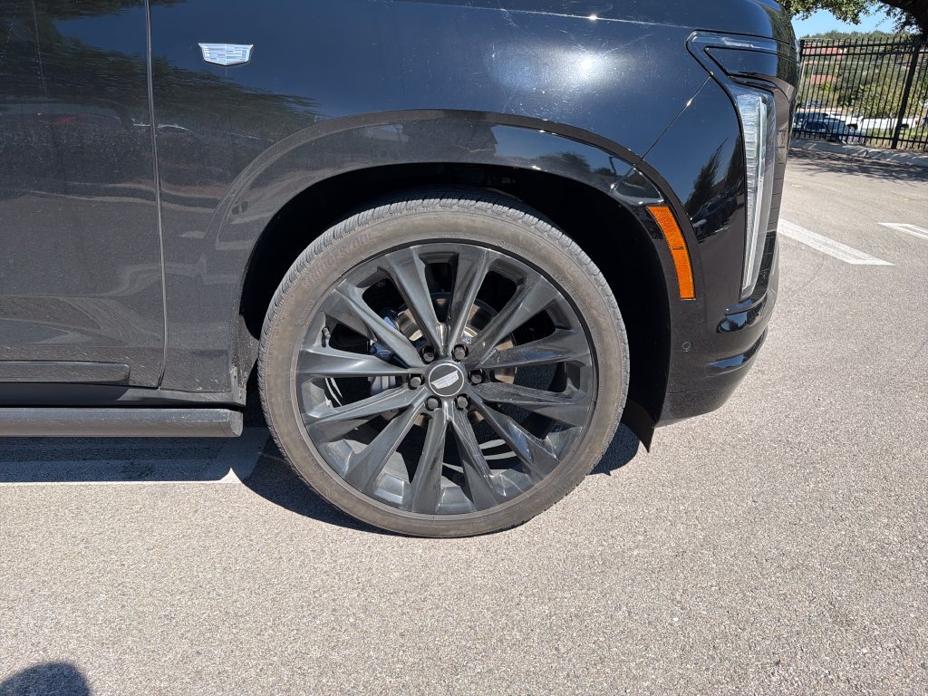 Used 2026 Cadillac Escalade Platinum Sport w/ LPO, ONYX Package AWD/4WD image 13
